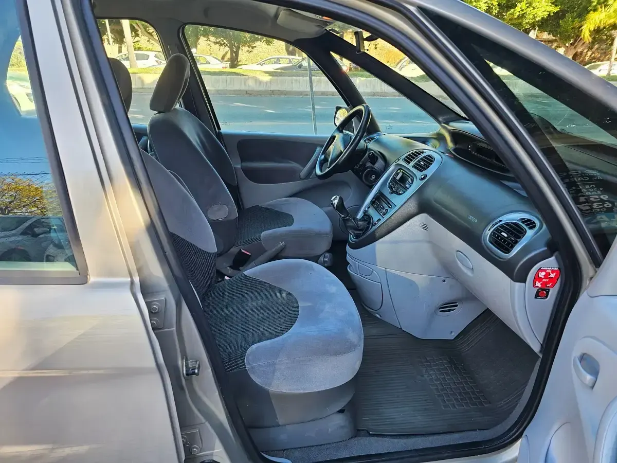 Usado Citroën Xsara Picasso 110 CV (80 kW) 2007 Marrón Monovolumen