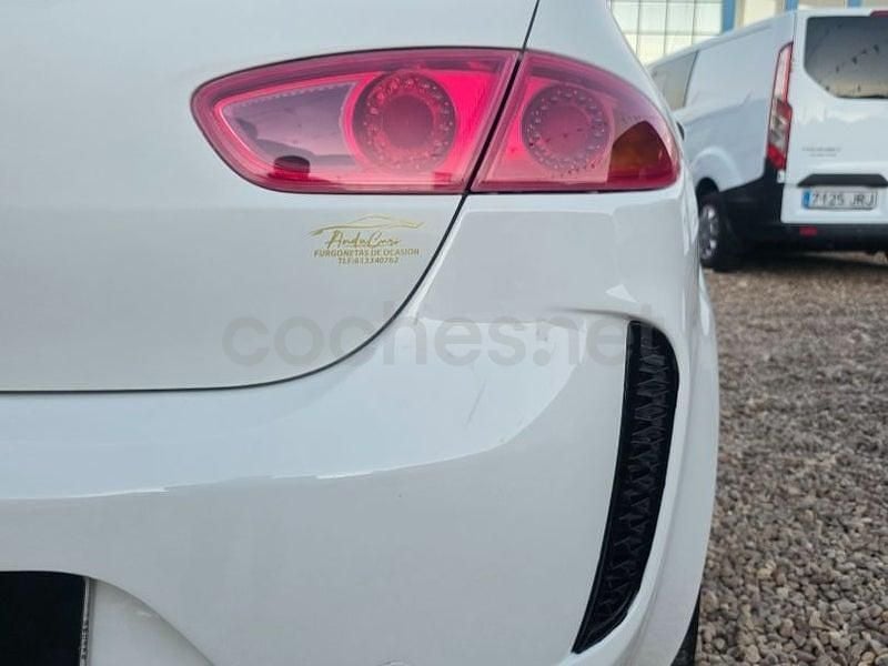 Usado Seat Leon Sport 105 CV (77 kW) 2009 Blanco Utilitario