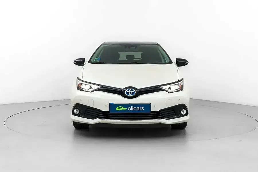 Usado Toyota Auris Hybrid 136 CV (100 kW) 2017 Blanco Berlina