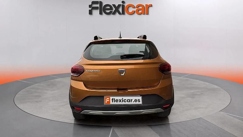 Begagnad Dacia Sandero Comfort 91 HK (66 kW) 2021 Orange Halvkombi