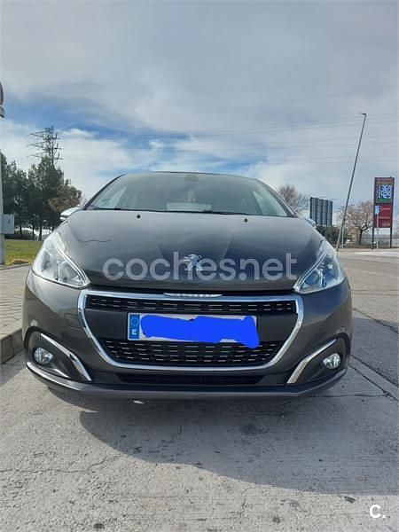 Usado Peugeot 208 Signature Sky 82 CV (60 kW) 2019 Gris / plata Utilitario