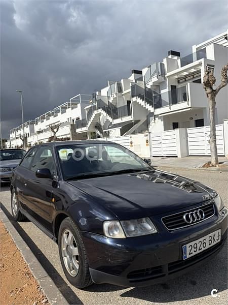 Usado Audi A3 Attraction 110 CV (80 kW) 1998 Azul Utilitario