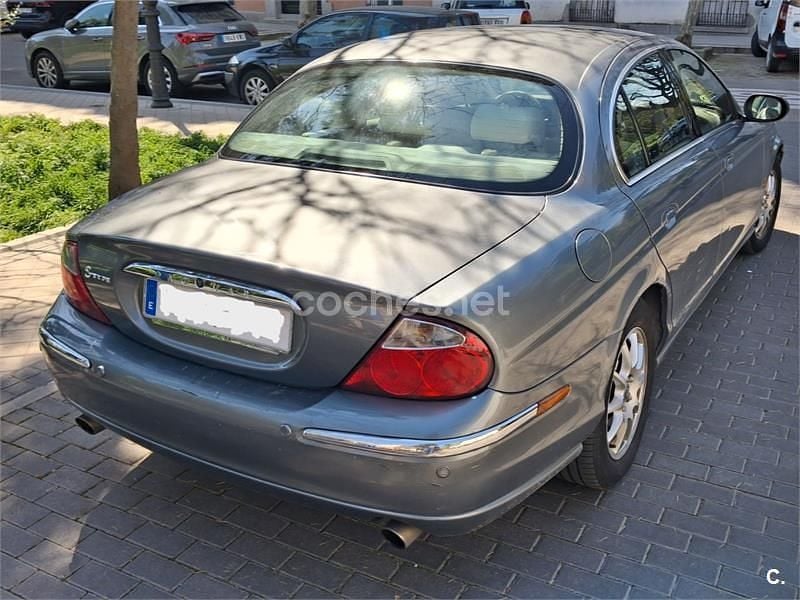 Usado Jaguar S-Type Classic 200 CV (147 kW) 2004 Gris / plata Berlina