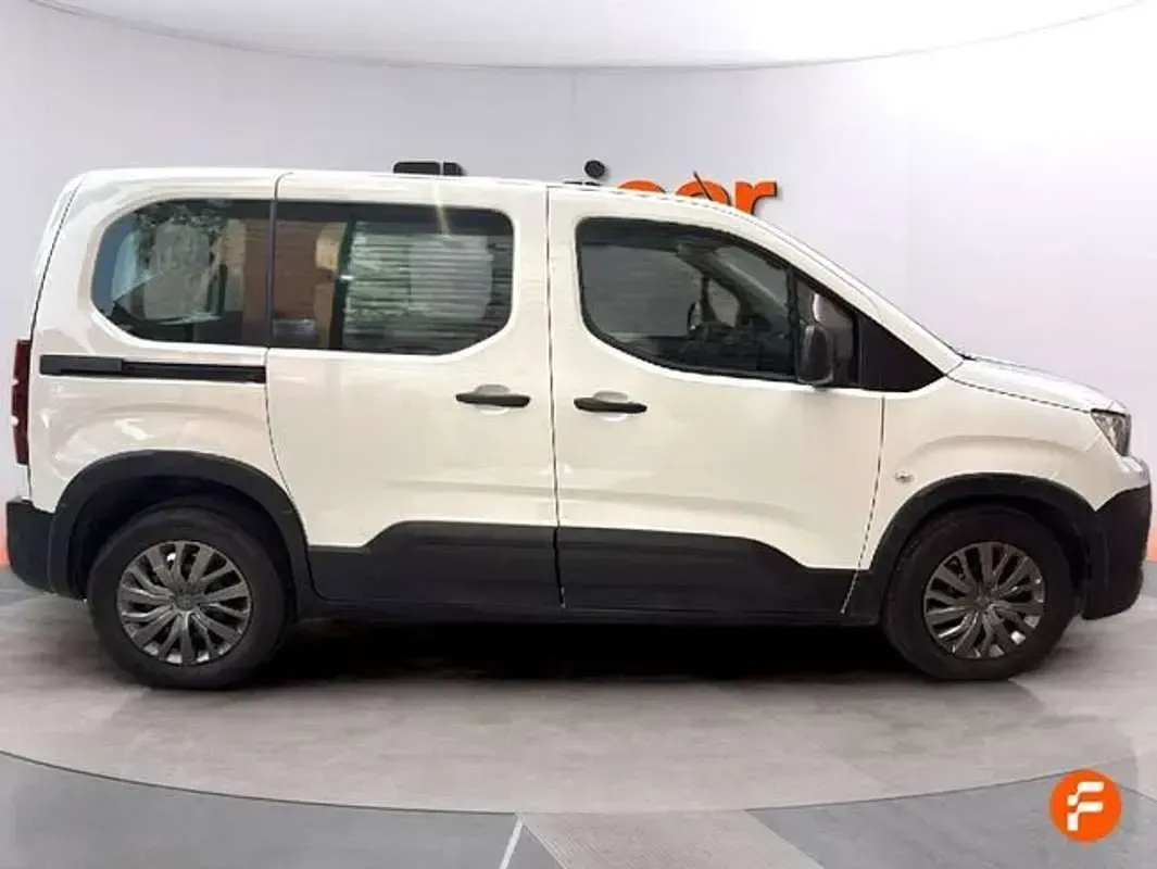 Usado Peugeot Rifter Allure 100 CV (73 kW) 2022 Blanco Monovolumen