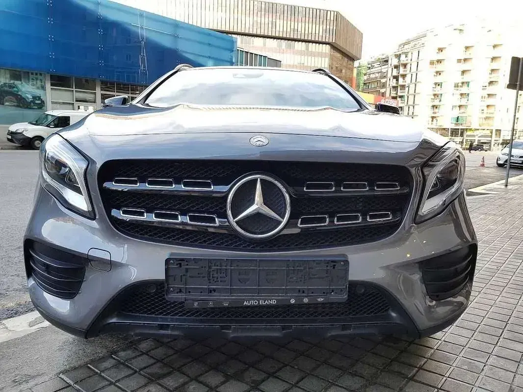 Usado Mercedes GLA250 AMG line 211 CV (155 kW) 2017 Gris SUV