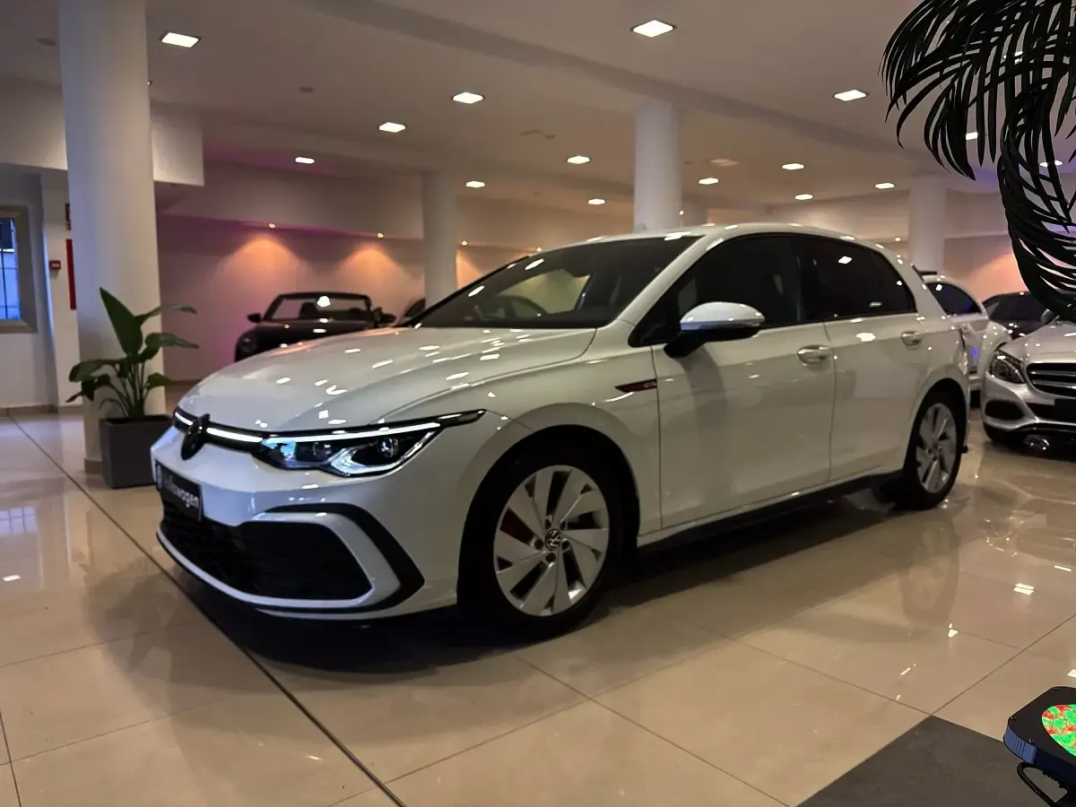 Usado VW Golf VIII GTI 245 CV (180 kW) 2023 Blanco Berlina