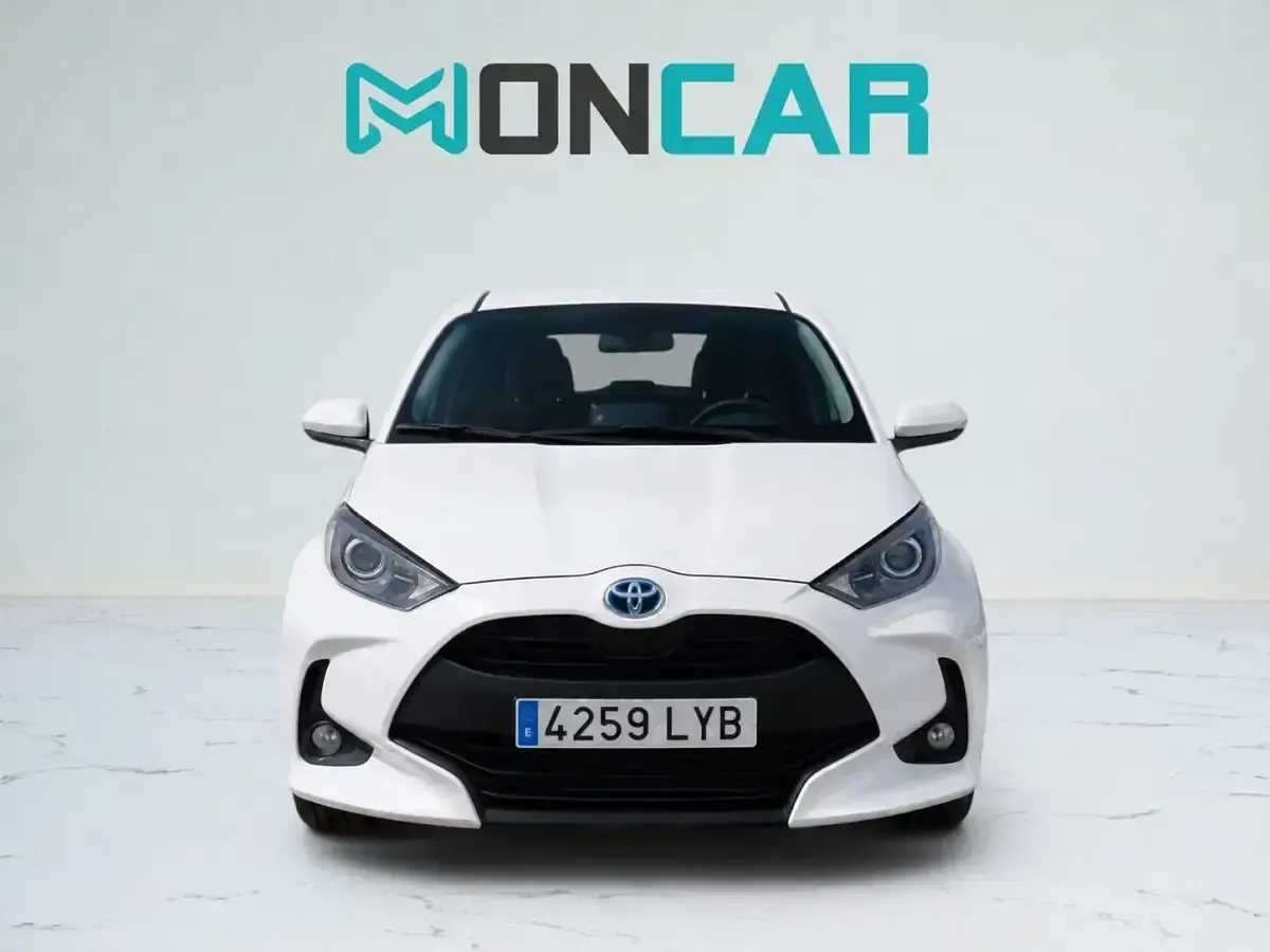 Usado Toyota Yaris Business Edition 116 CV (85 kW) 2022 Blanco Utilitario