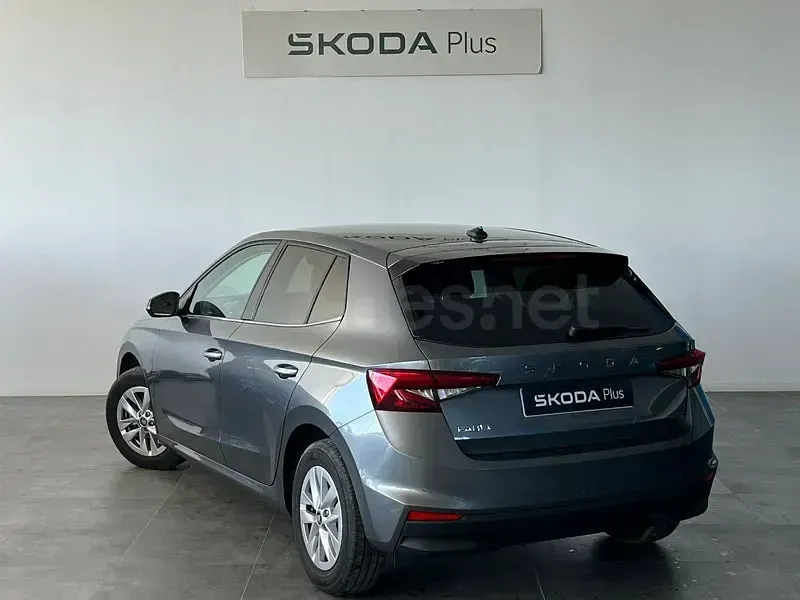 Usado Skoda Fabia Selection 95 CV (69 kW) 2025 Gris / plata Utilitario