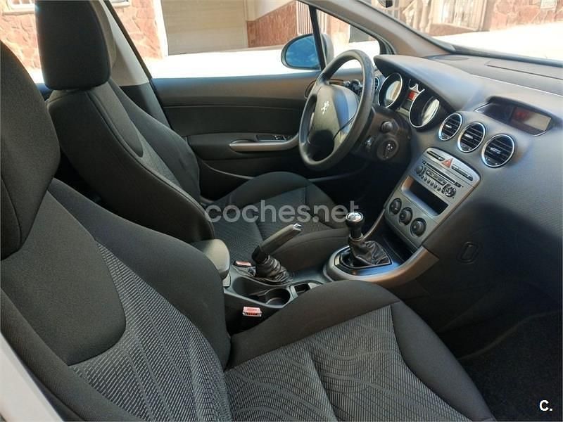 Usado Peugeot 308 Access 92 CV (67 kW) 2012 Blanco Berlina