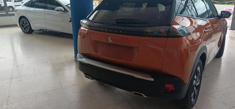 Usado Peugeot 2008 Allure 131 CV (96 kW) 2023 Orange fusion cmetalzadoe SUV