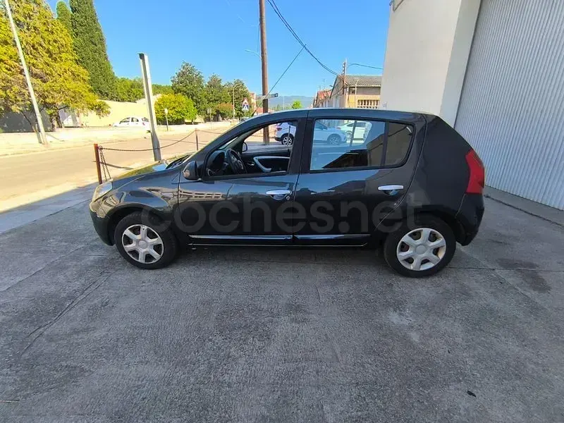 Usado Dacia Sandero Lauréate 75 CV (55 kW) 2012 Gris / plata Berlina