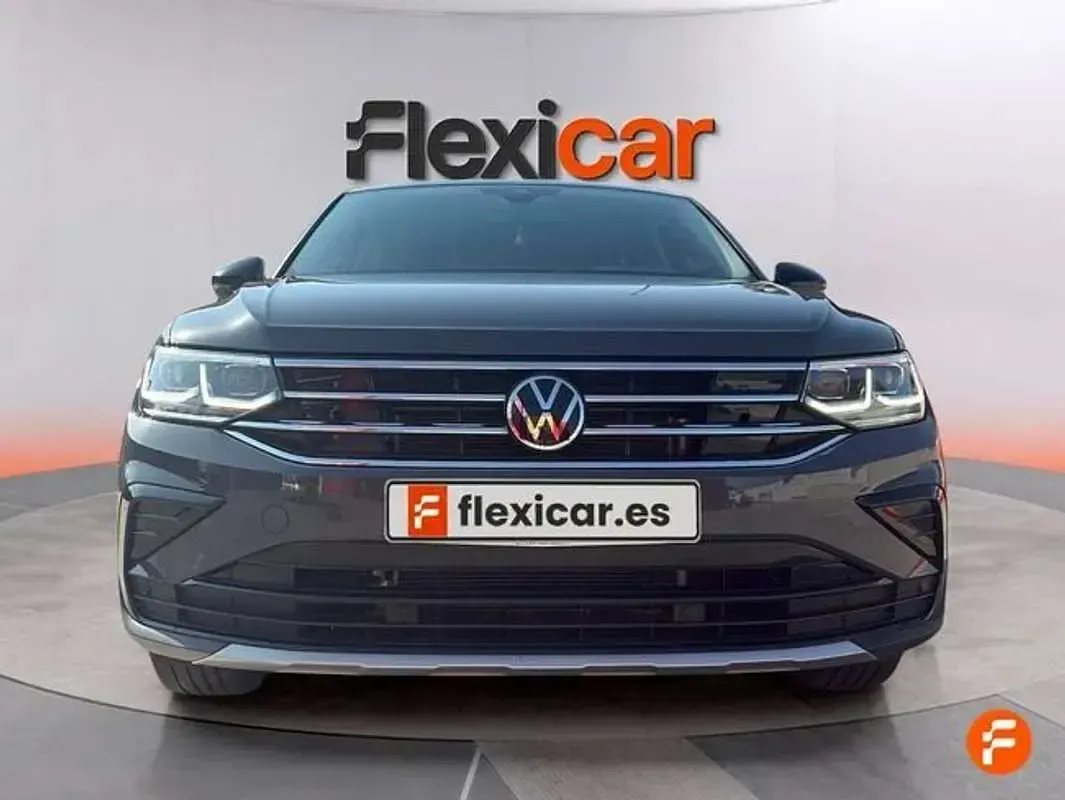 Usado VW Tiguan Life 150 CV (110 kW) 2022 Gris SUV