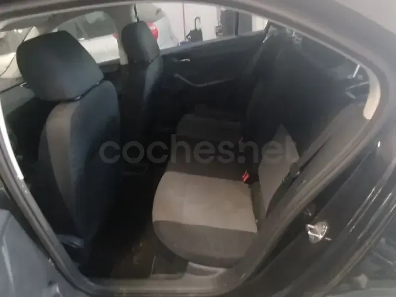 Usado Seat Toledo Ecomotive 105 CV (77 kW) 2012 Negro Utilitario