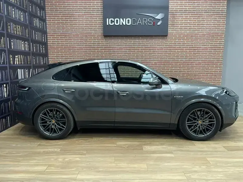 Usado Porsche Cayenne 470 CV (345 kW) 2025 Gris / plata SUV