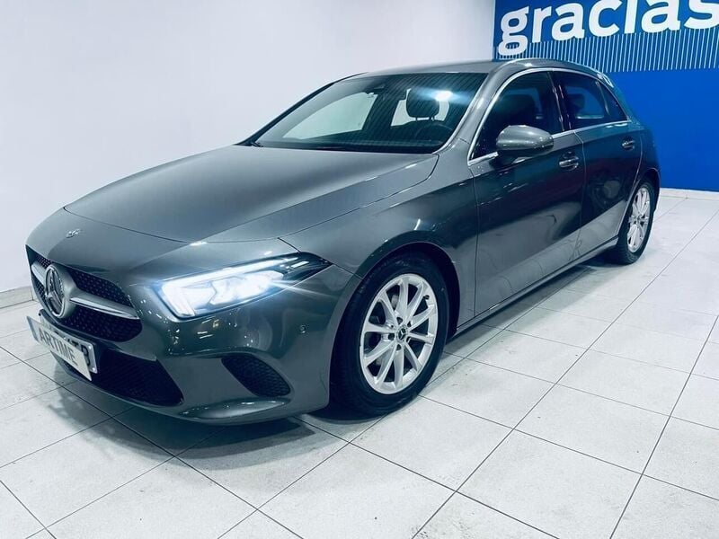 Gris Usado 2019 Mercedes A180 | 28.900 € (Caro) - Imagen 1/4