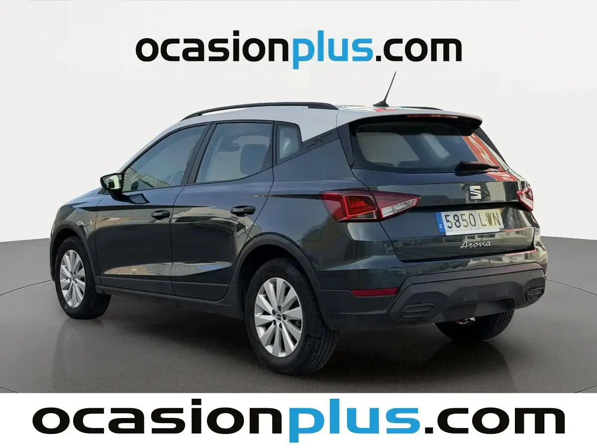 Usado Seat Arona Style Plus 110 CV (80 kW) 2022 Verde SUV