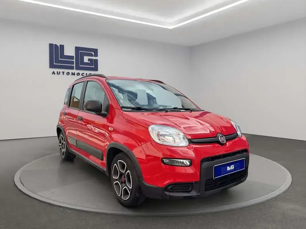 Usado Fiat Panda 69 CV (50 kW) 2022 Rojo Utilitario