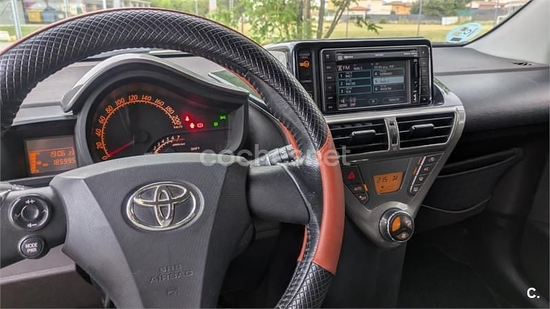 Usado Toyota iQ 99 CV (72 kW) 2010 Negro Utilitario