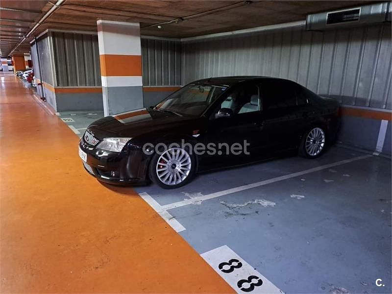 Negro Usado 2002 Ford Mondeo ST Berlina | 9500 € - Imagen 1/4