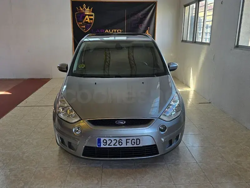 Usado Ford S-MAX Trend 140 CV (102 kW) 2006 Gris / plata Monovolumen
