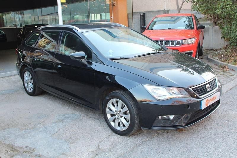 Usado Seat Leon Style 110 CV (80 kW) 2018 Negro Familiar