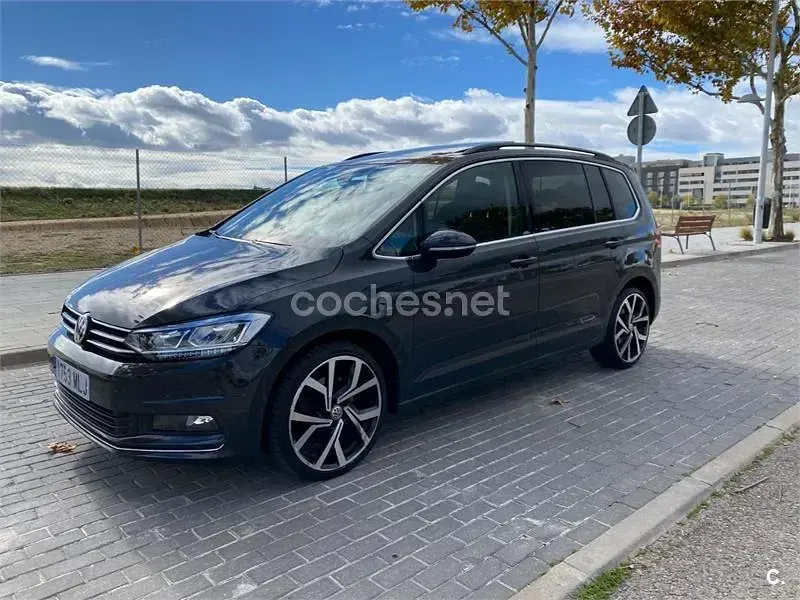 Usado VW Touran Sportline 150 CV (110 kW) 2020 Gris / plata Monovolumen