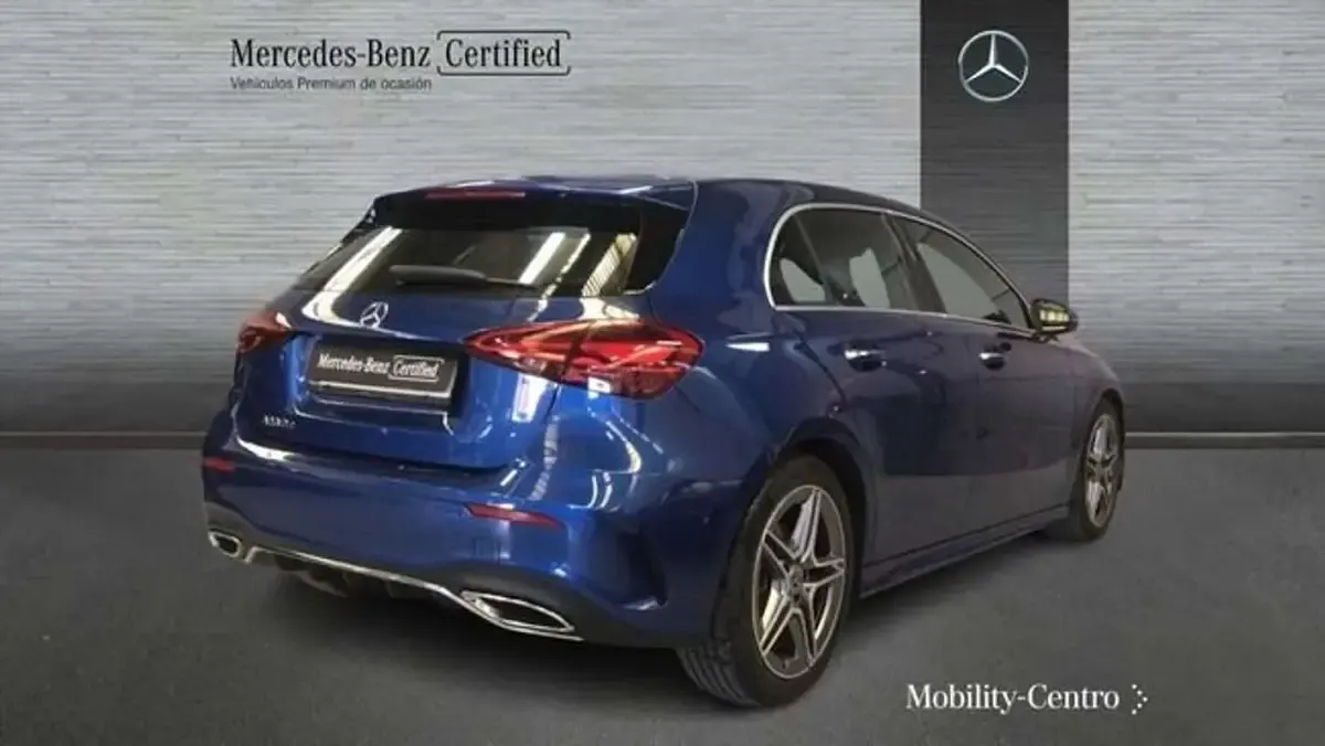 Usado Mercedes A180 109 CV (80 kW) 2024 Azul Utilitario