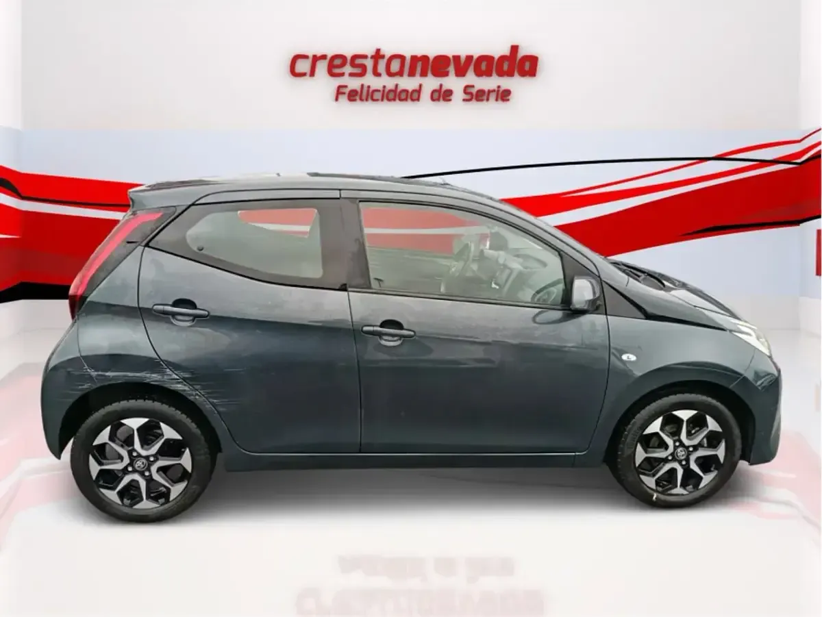 Usado Toyota Aygo X-play 72 CV (52 kW) 2019 Negro Utilitario