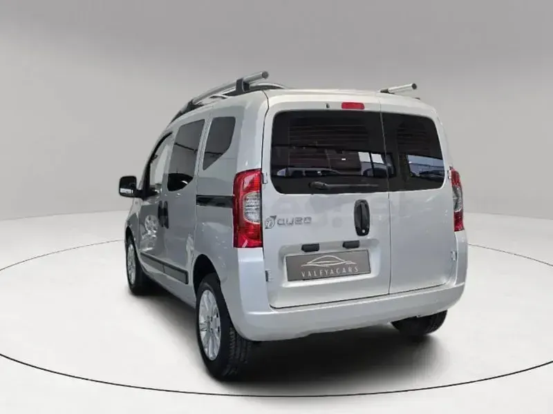 Usado Fiat Qubo Lounge 80 CV (58 kW) 2019 Gris / plata Monovolumen
