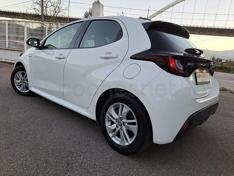 Usado Toyota Yaris Hybrid Business Edition 116 CV (85 kW) 2021 Blanco Berlina