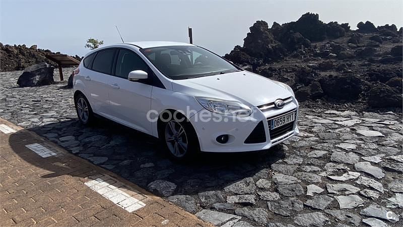 Usado Ford Focus 125 CV (91 kW) 2014 Blanco Berlina