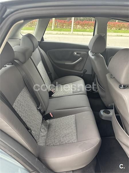 Usado Seat Ibiza 100 CV (73 kW) 2006 Azul Berlina