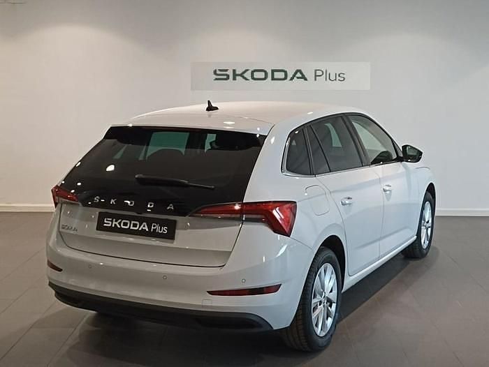 Blanco Usado 2022 Skoda Scala Ambition Utilitario | 16.800 € (Precio justo) - Imagen 1/4