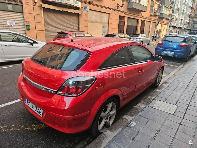Usado Opel Astra GTC Sport 105 CV (77 kW) 2006 Rojo Berlina