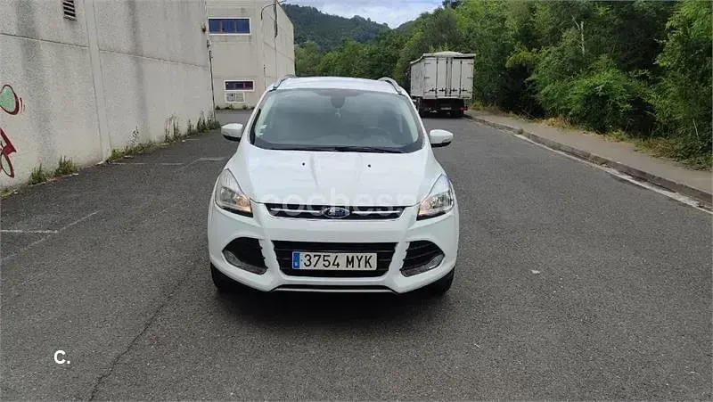 Usado Ford Kuga Titanium 120 CV (88 kW) 2015 Blanco SUV
