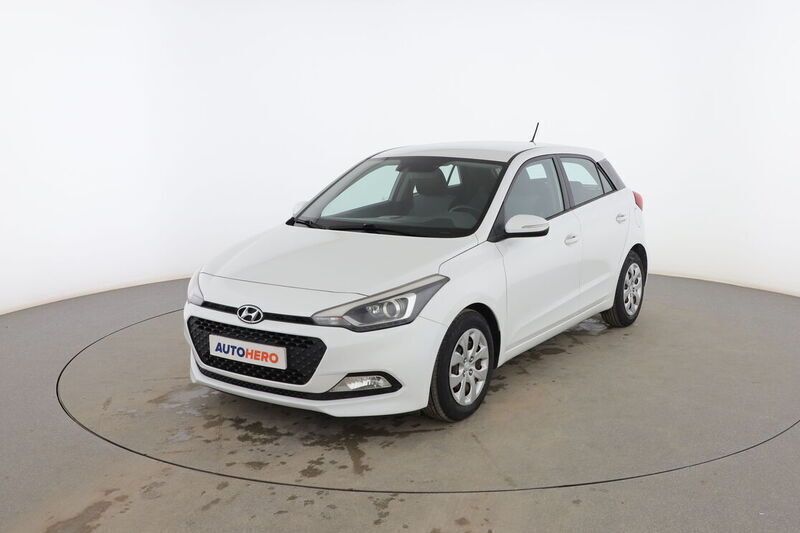 Blanco Usado 2016 Hyundai i20 Utilitario | 8399 € (Precio justo) - Imagen 1/4