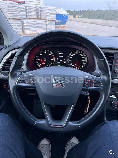 Usado Seat Leon Style Plus 115 CV (84 kW) 2017 Gris / plata Berlina