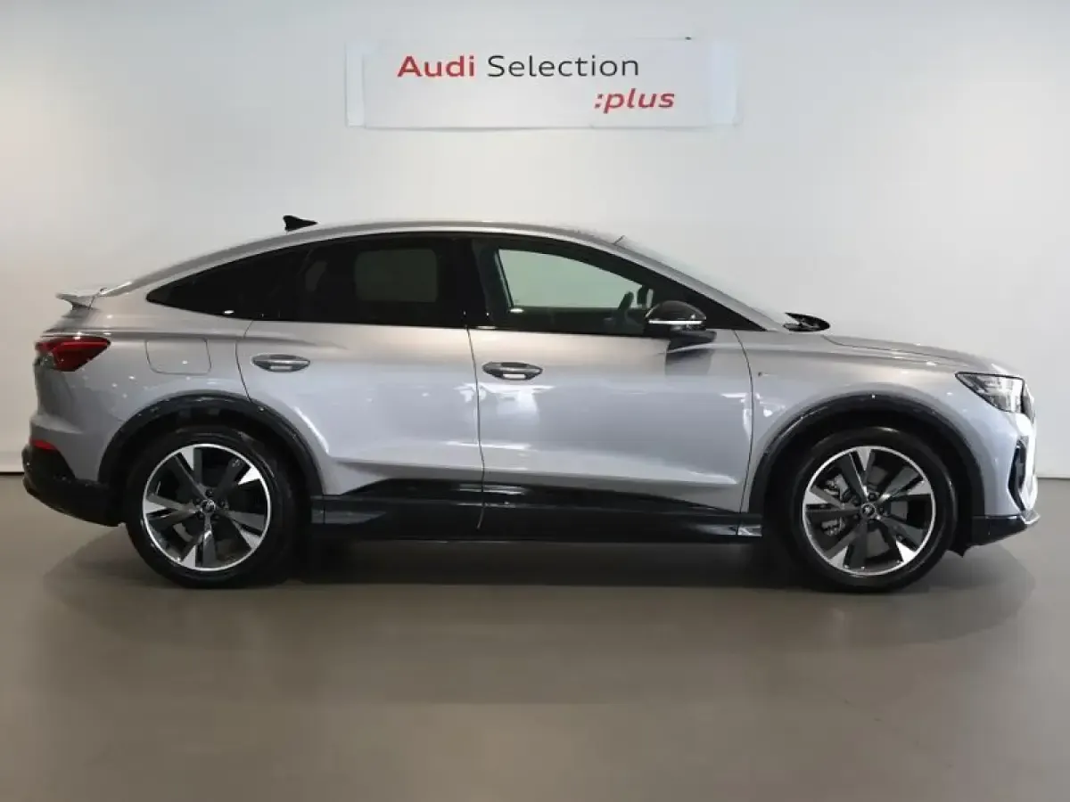 Usado Audi Q4 e-tron S-Line 150 kW (204 CV) 2023 Gris/plata SUV