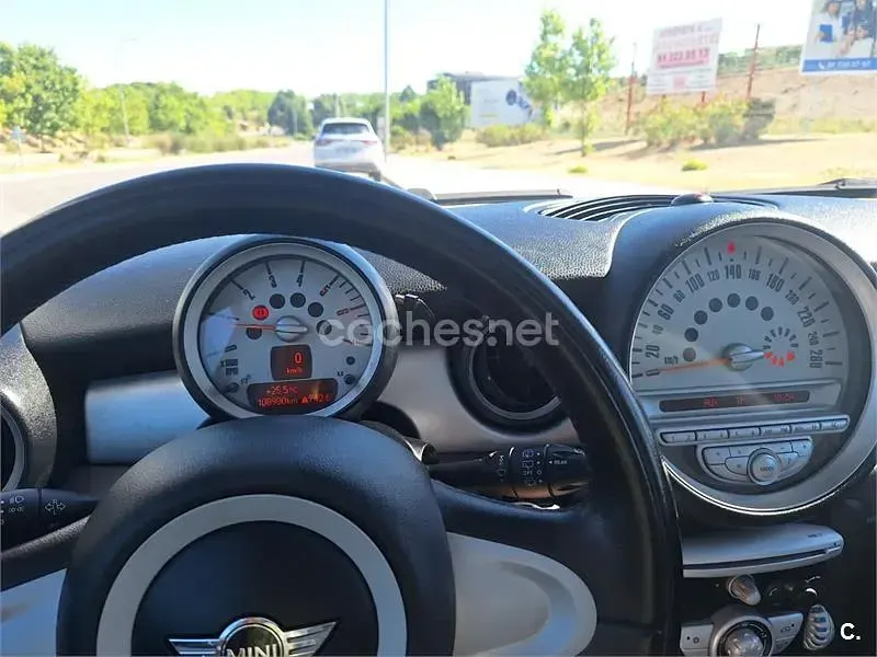Usado Mini Cooper D 110 CV (80 kW) 2010 Rojo Utilitario