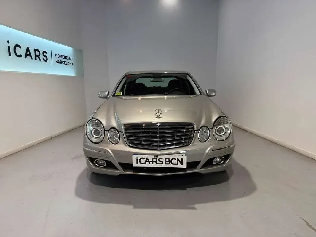 Usado Mercedes E280 Elegance 190 CV (139 kW) 2007 Beige Berlina