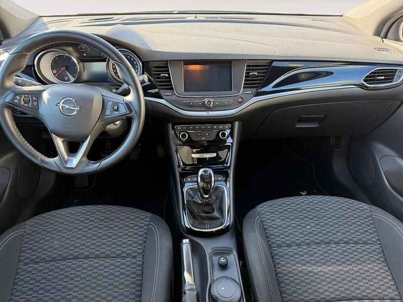Usado Opel Astra Dynamic 136 CV (100 kW) 2016 Gris/plata