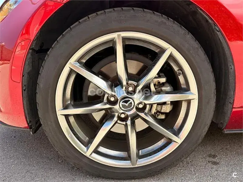 Usado Mazda MX5 Exclusive-Line 184 HP (135 kW) 2023 Vermelho Cabrios