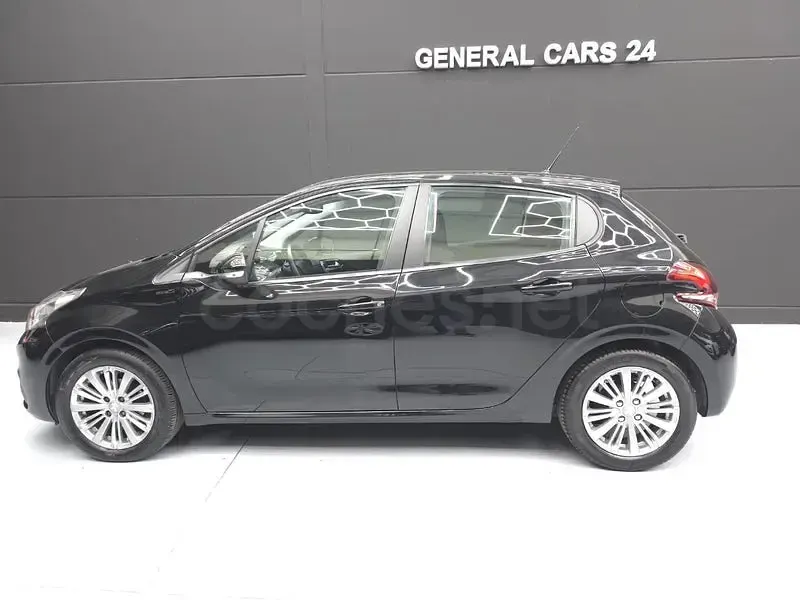 Usado Peugeot 208 GT-line 110 CV (80 kW) 2018 Negro Utilitario