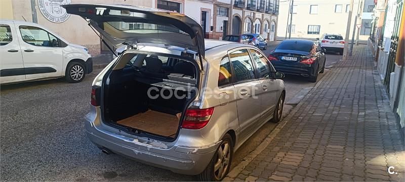 Usado Mercedes B180 109 CV (80 kW) 2008 Gris / plata Monovolumen