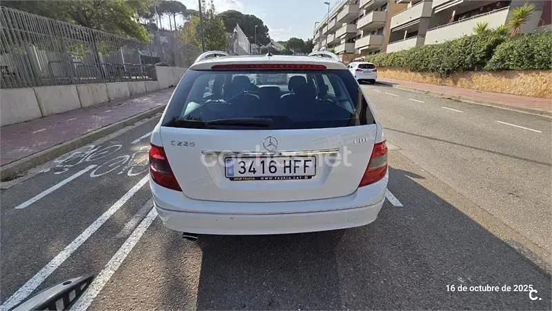 Usado Mercedes C220 Avantgarde 170 CV (125 kW) 2011 Blanco Familiar