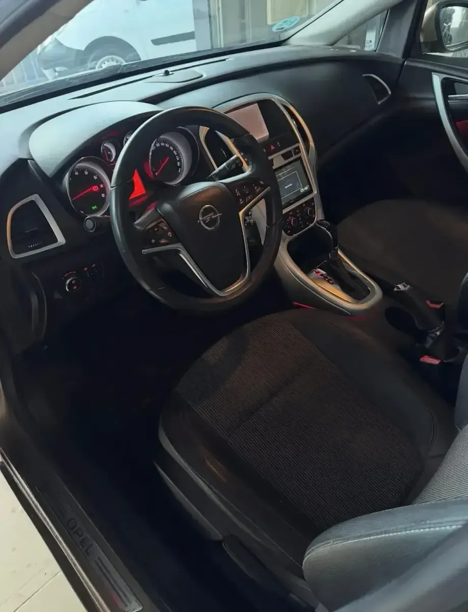Usado Opel Astra Excellence 140 CV (102 kW) 2014 Marrón