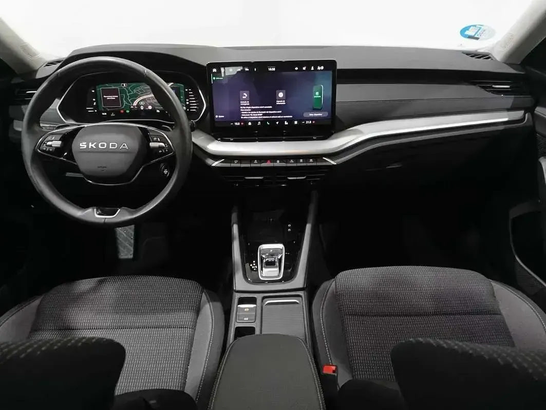 Usado Skoda Octavia Selection 150 CV (110 kW) 2025 Negro Utilitario