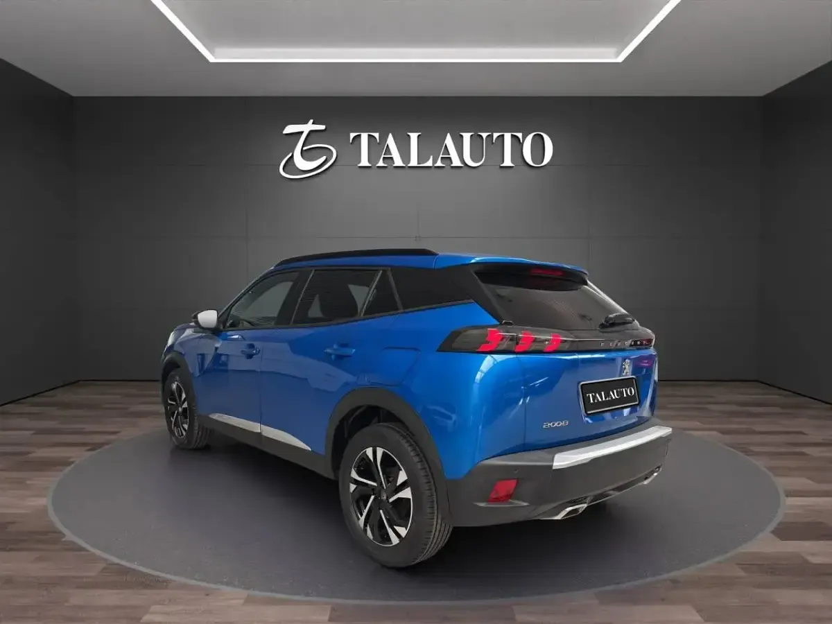 Usado Peugeot 2008 Allure 130 CV (95 kW) 2022 Azul SUV