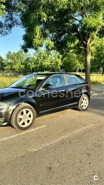 Usado Audi A3 Ambiente 105 CV (77 kW) 2011 Negro Utilitario