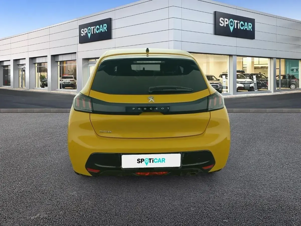 Usado Peugeot 208 Allure 100 CV (73 kW) 2023 Dorado Utilitario